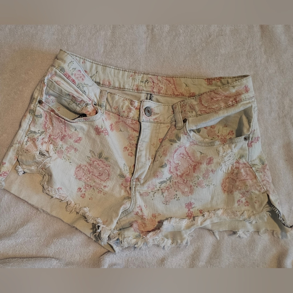 Floral distressed shorts